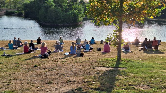 Benefiz-Yoga am Meerhofsee